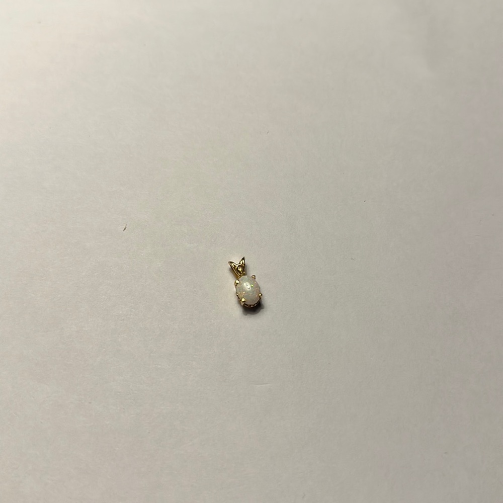 14Kt Gold Opal Pendant